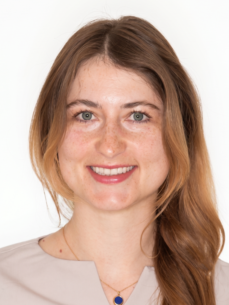 Dr. Darja Sorokina, a dentist specializing in surgery and implantology and a specialist at the Smile Art clinic in Riga, performs safe dental implantation and gum plastic surgery.